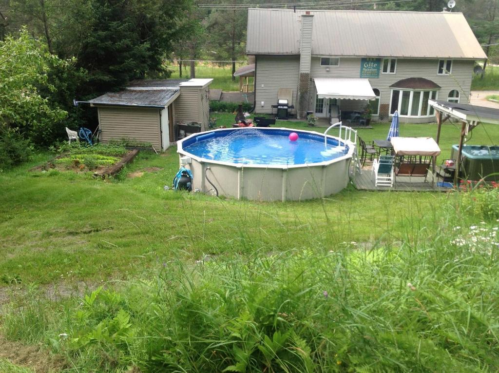 Bed and Breakfast Gite De La Pisciculture Saint-Faustin-Lac-Carre Экстерьер фото