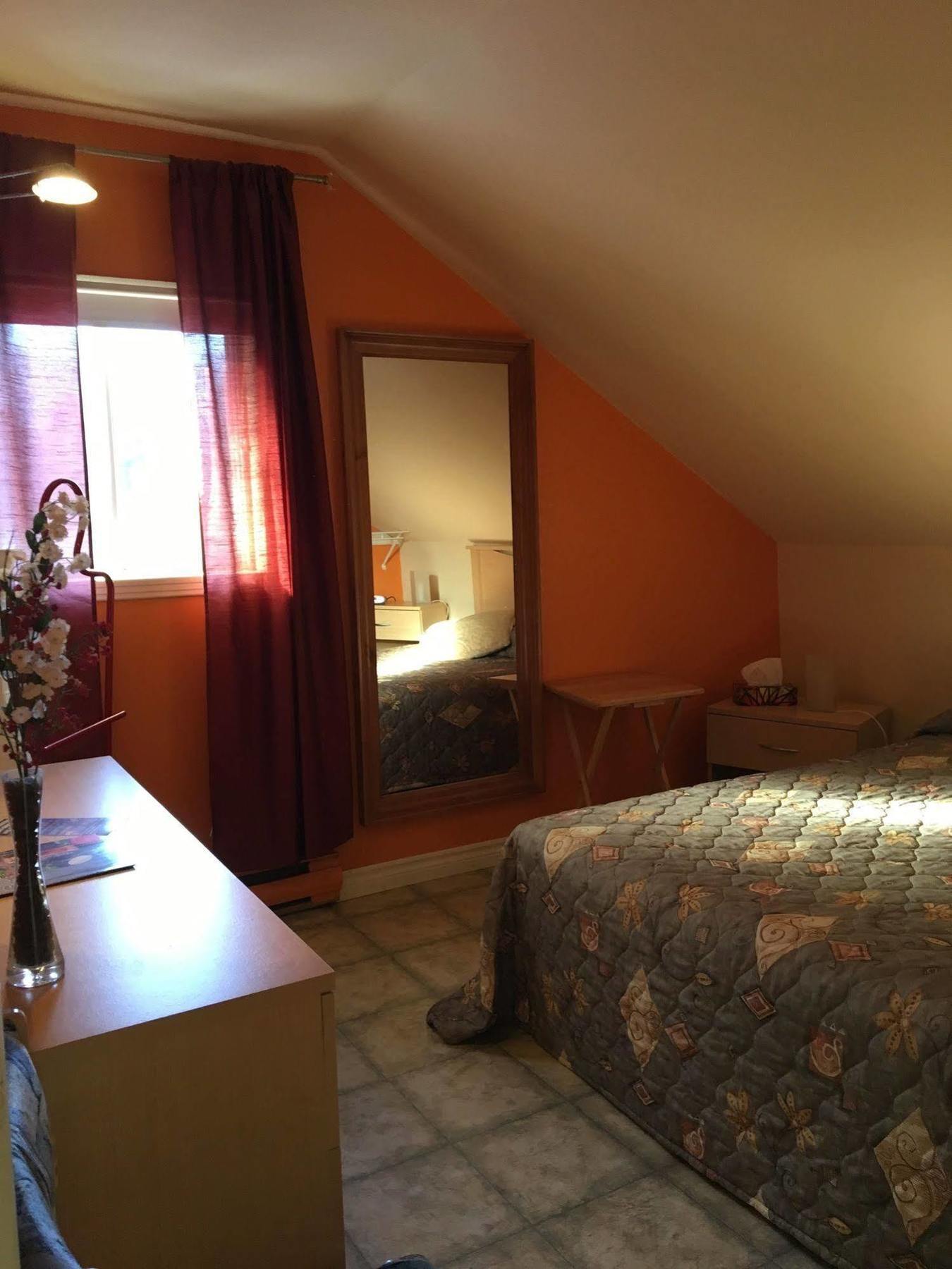 Bed and Breakfast Gite De La Pisciculture Saint-Faustin-Lac-Carre Экстерьер фото