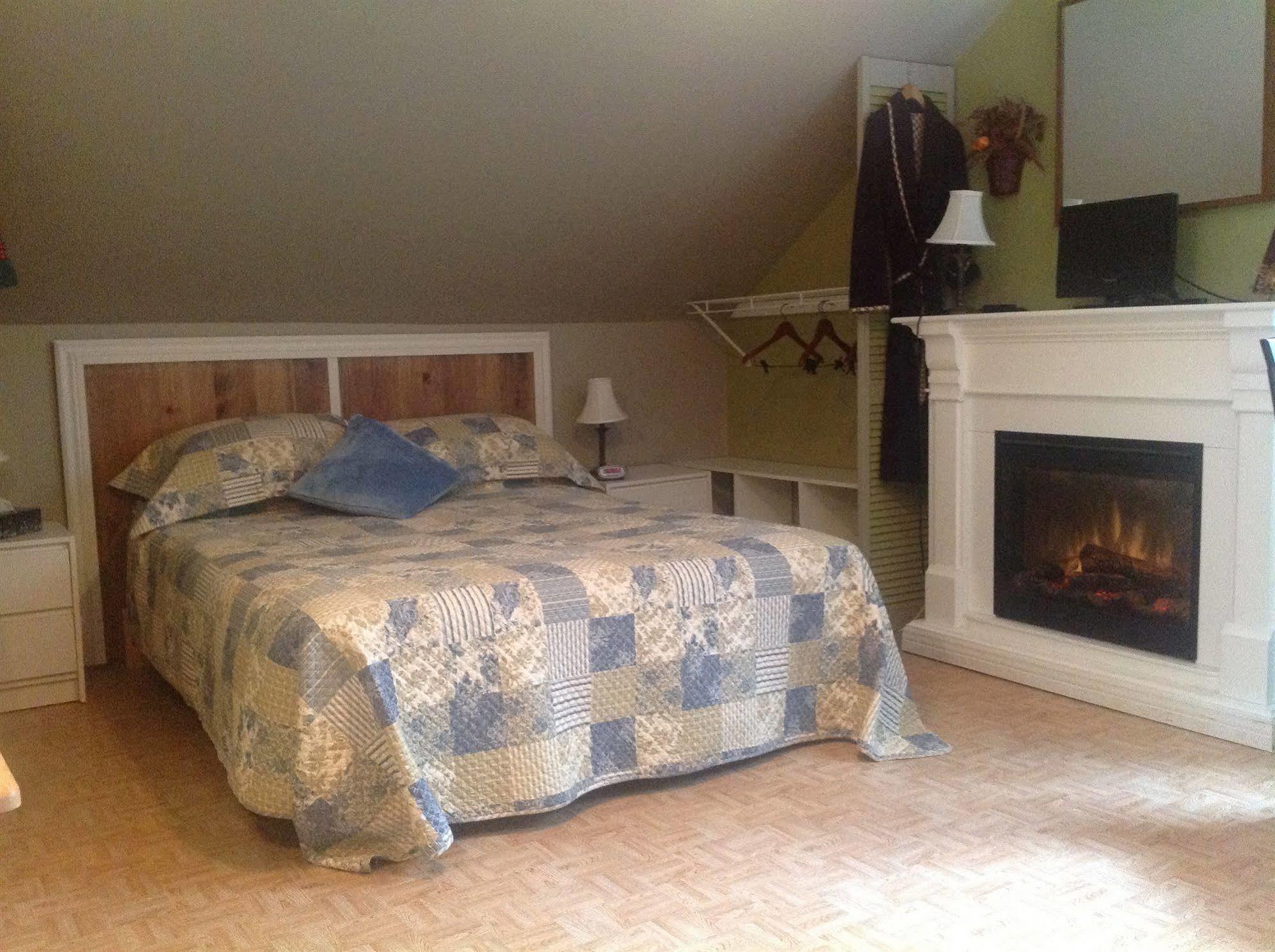 Bed and Breakfast Gite De La Pisciculture Saint-Faustin-Lac-Carre Экстерьер фото